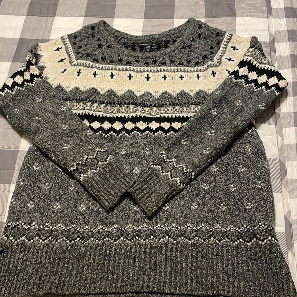 American eagle women’s sweater
